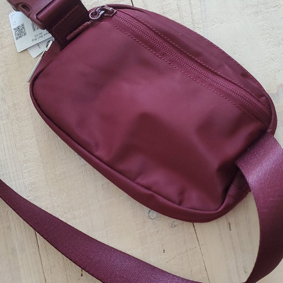 NWT Lululemon Everywhere Belt Bag - Picture 6 of 6